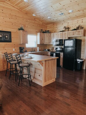 冰箱、微波炉、烤箱、炉灶