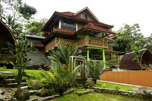 Mặt tiền nơi lưu trú