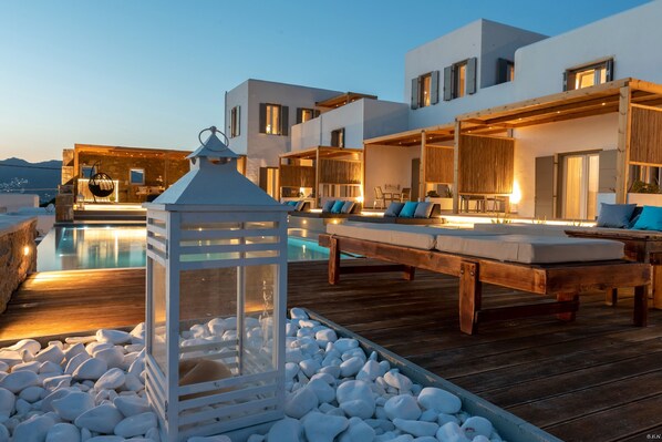 Piscine extérieure (ouverte en saison)