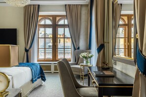 Premium Junior Suite | Premium bedding, free minibar, in-room safe, desk - Wawelberg Hotel (St. Petersburg)