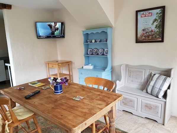 Cottage | Dining