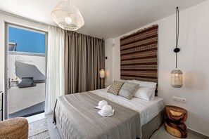 2 bedrooms, in-room safe, iron/ironing board, free WiFi