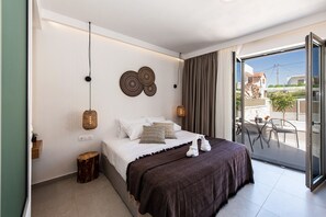 3 bedrooms, in-room safe, iron/ironing board, free WiFi