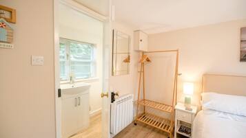 1 bedroom, laptop workspace, bed sheets