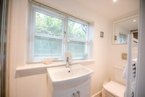 Bathroom - Little House, Aldringham (Leiston)