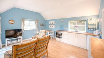 House (1 Bedroom) | Private kitchen | Oven, stovetop, coffee/tea maker, cookware/dishes/utensils