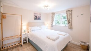 Casa (1 Bedroom) | 1 dormitorio, espacio para trabajar con un portátil, ropa de cama