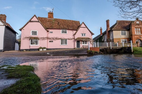 Stunning canal-side residence with a central entrance and picturesque views.