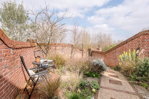 Outdoor dining - Sea Crest Aldeburgh (Aldeburgh)