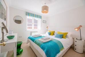 4 bedrooms, laptop workspace, iron/ironing board, travel cot - Sea Crest Aldeburgh (Aldeburgh)