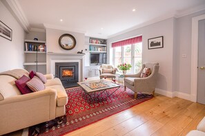 House (4 Bedrooms) | Living room | TV, fireplace, books - Sea Crest Aldeburgh (Aldeburgh)