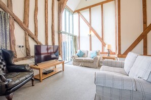 TV - Granary Cottage, Valley Farm Barns Snape, (Saxmundham)