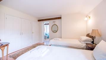 1 bedroom, laptop workspace, bed sheets