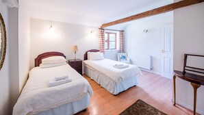 Apartment (1 Bedroom) | 1 Schlafzimmer, laptopgeeigneter Arbeitsplatz, Bettwäsche