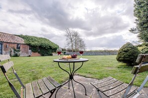 Outdoor dining - The Stables, Valley Farm Barns Snape, (Saxmundham)