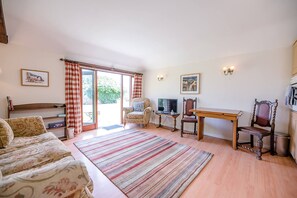 TV - The Stables, Valley Farm Barns Snape, (Saxmundham)