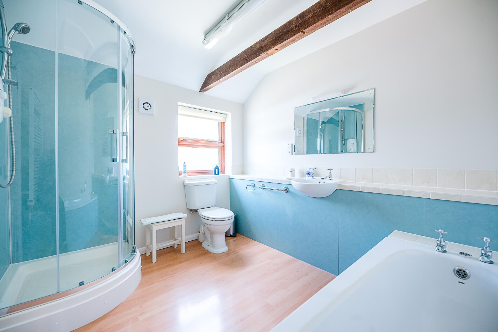 Apartment (1 Bedroom) | Bathroom | Bathtub