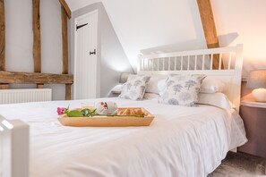 1 bedroom, laptop workspace, bed sheets - The Hayloft, Valley Farm Barns Snape, (Saxmundham)