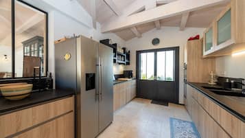 Réfrigérateur, four, lave-vaisselle