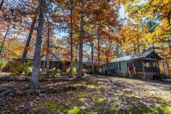 Lakefront Living-sleeps up to 16 w/pool table, air hockey ...