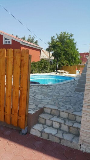 Alberca al aire libre y alberca climatizada