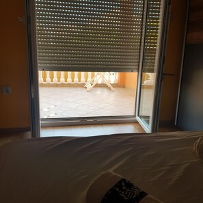 2 bedrooms, desk, iron/ironing board, free WiFi