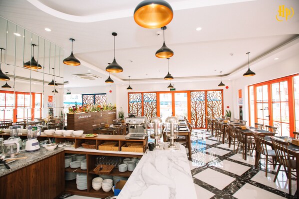 Petit déjeuner servi sur place