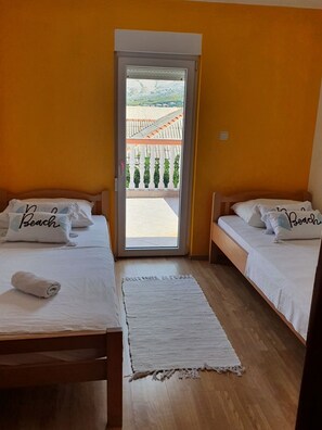 2 Schlafzimmer, Schreibtisch, Bügeleisen/Bügelbrett, kostenloses WLAN