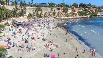 Una spiaggia nelle vicinanze