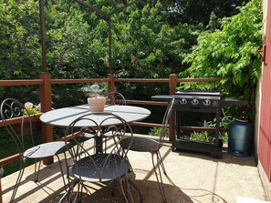 Outdoor dining - Gite Sandra Constant Domaine de Talabot (Beaumes-de-Venise)