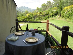 Outdoor dining - Gite Sandra Constant Domaine de Talabot (Beaumes-de-Venise)