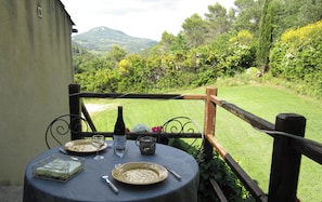 Outdoor dining - Gite Sandra Constant Domaine de Talabot (Beaumes-de-Venise)