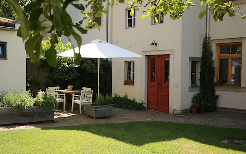 Stylishly furnished vacation apartment in Dresden including bicycles, close to the city center