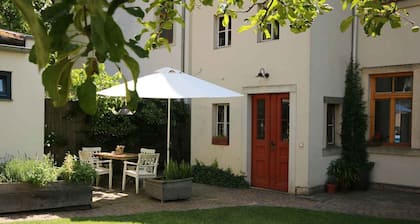 Stylishly furnished vacation apartment in Dresden including bicycles, close to the city center