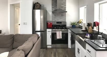 Clean, stylish apartment in downtown Charlottesville