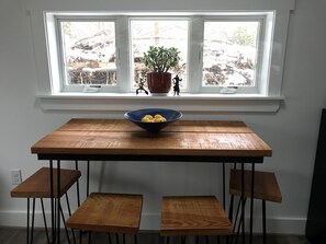 Dining - Clean, stylish apartment in downtown Charlottesville (Charlottesville)