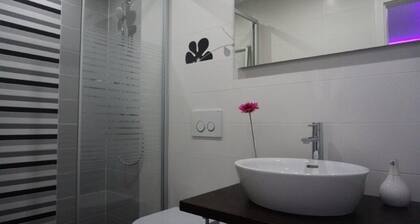 Moderne Studio A4 für 2-3 Personen mit 2 Swimmingpools