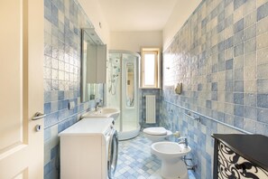 Sèche-cheveux, bidet