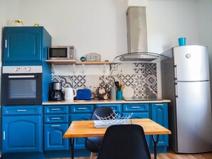 Réfrigérateur, micro-ondes, four, lave-vaisselle