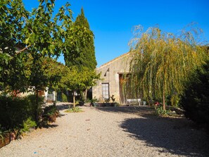 المنشأة من الخارج