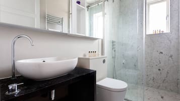 Apartment (2 Bedrooms) | Bathroom