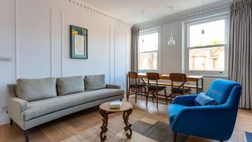 Apartment (2 Bedrooms) | Living area