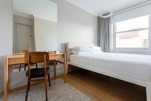Lejlighed (2 Bedrooms) | 2 soveværelser, individuelt design, individuel indretning, skrivebord