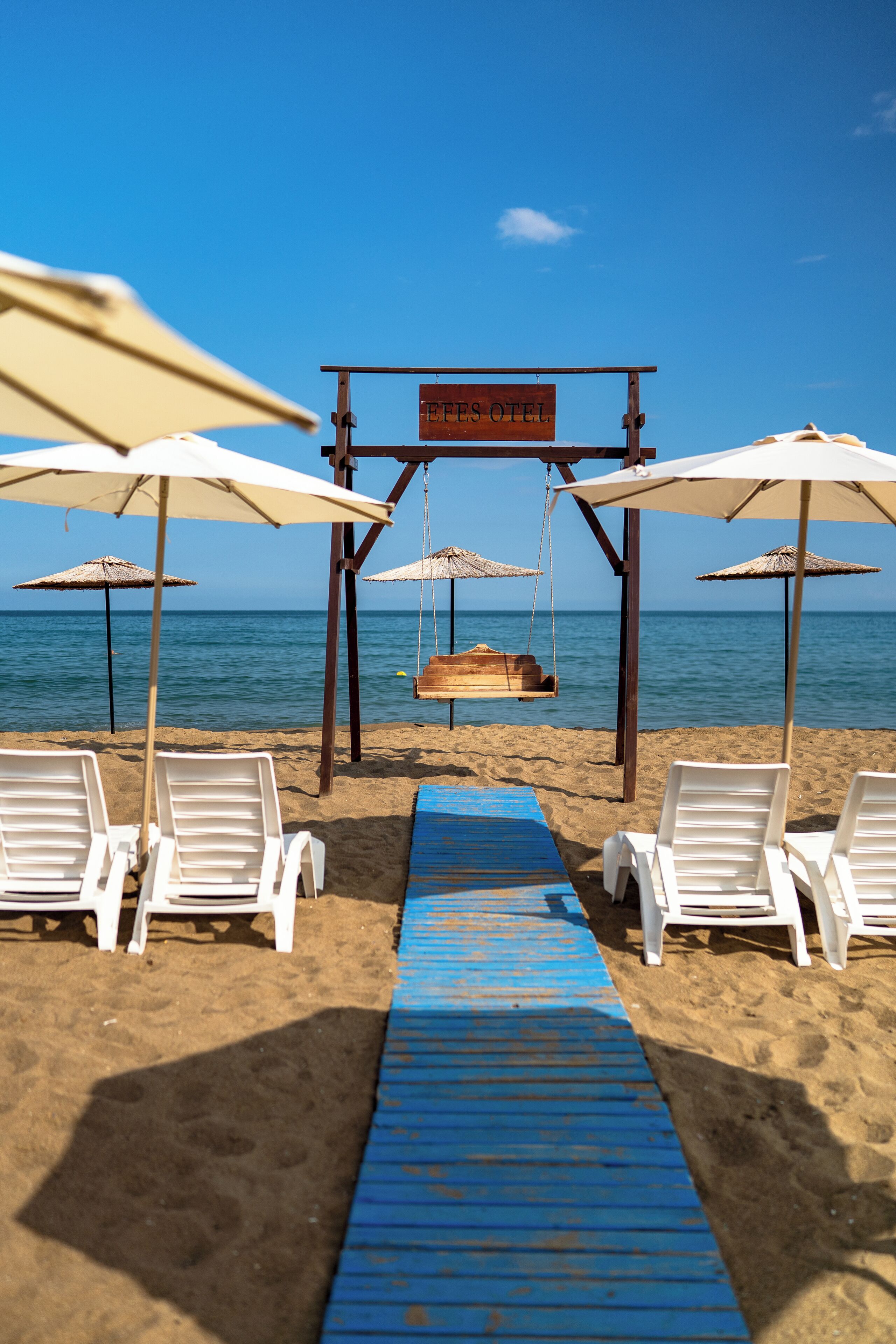 En la playa, camas de playa gratis, sillas reclinables de playa