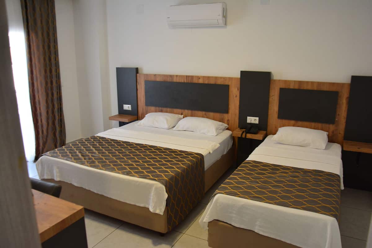 Standard Triple Room | 1 bedroom, free minibar items, in-room safe, desk