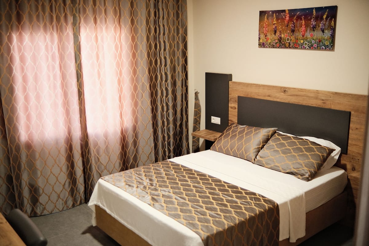 Standard Double Room | 1 bedroom, free minibar items, in-room safe, desk