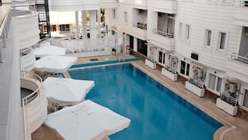 Piscina a l'aire lliure de temporada