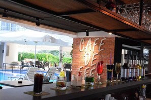 Poolside bar - Club Efes Otel (Silifke)