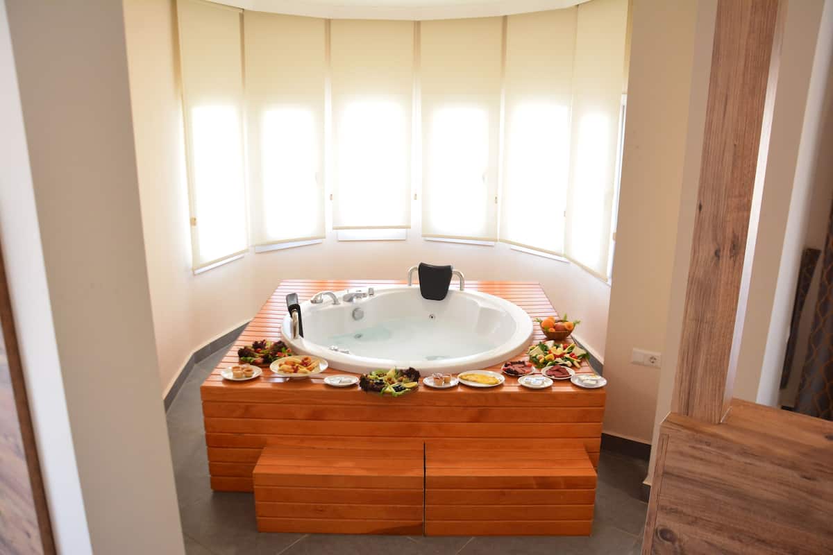 Jakuzili Kral Dairesi | Jetted tub