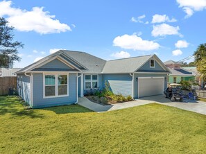 Exterior - *Serenity Tides PCB* Golf Cart, Games, Mini Golf & Dogs OK – 3 Blocks from Beach (Panama City Beach)